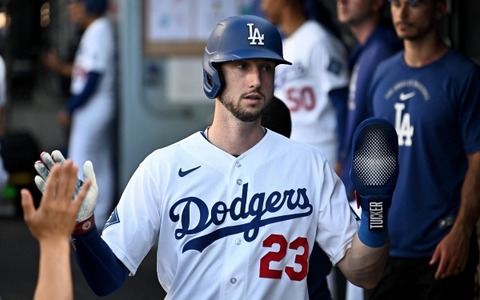 【MLB】苦戦が続くタッカーを後押し、満員のドジャースファンが異例のスタンディングオベーション「特別なエールを贈った」 画像