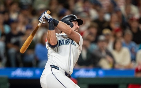 【MLB】不振の“60発捕手”ローリー、キャリア初の1試合3本塁打でついに復活か　好調フィリーズの10連勝阻止 画像
