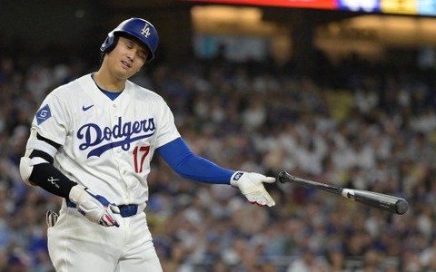【MLB】大谷翔平、通算7度目の不名誉記録「ゴールデンソンブレロ」　屈辱の1試合4打席連続三振……右腕を気にする様子も 画像