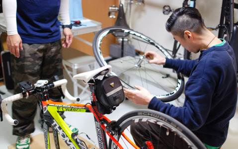 ペダレスト、「今から始める自転車メンテナンス」体験場所に西新宿を追加 画像