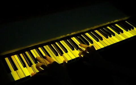 プロジェクションマッピングを自宅で！ピアノの演奏と連動させてみる動画 画像