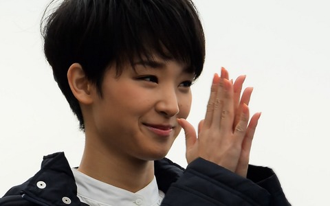 剛力彩芽さん「楽しみながら駆け抜けて」…横浜マラソン2015、2万5000人が走り抜けた 画像