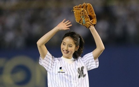 【プロ野球】佐々木希、ロッテ本拠地開幕戦で始球式！「届かなかったからリベンジしたい」 画像