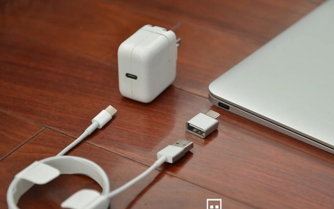 新型MacBookの必需品？USBアダプター＆ケーブル「BeeKeeper」…米国発 画像