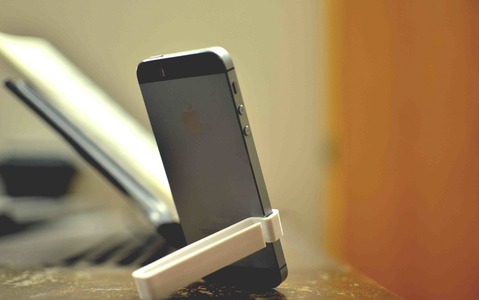 シンプルで美しいiPhone用スタンド「The Grip」…米国発 画像