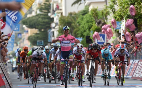【ジロ・デ・イタリア15】第3ステージ、マリアローザのマシューズが勝利のスプリント 画像