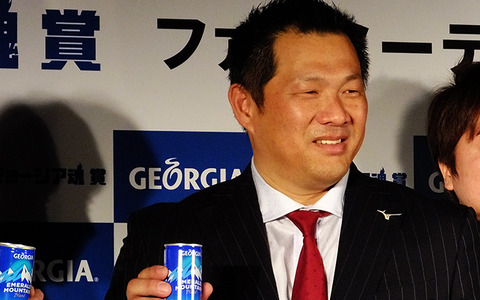 ファンとプロ野球OBで決める、魂あふれるプレー 画像