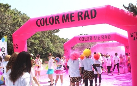 カラーパウダーを浴びながら走る「Color Me Rad」で“非日常感”を楽しむ！ 画像