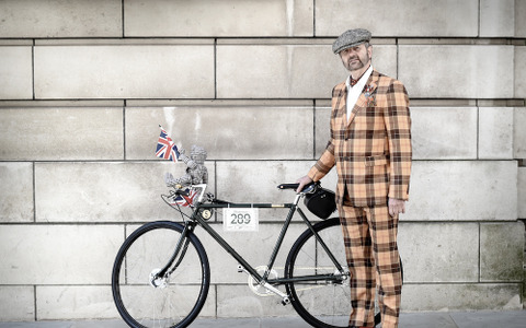 【LONDON STROLL】ツイードを着こなすサイクリングイベント「The Tweed Run」 画像