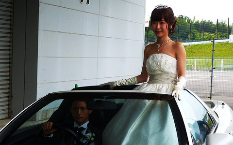 鈴鹿サーキットで結婚式「パレードは私が運転したい!」 画像