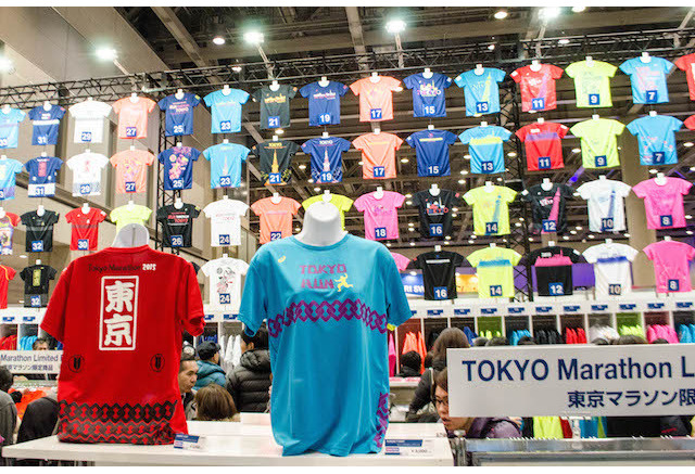 東京マラソン15 アシックスが大会限定記念グッズを大量投入 グラフィックtシャツは60種類 Cycle やわらかスポーツ情報サイト