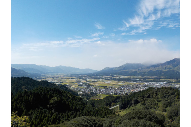 【澤田裕のさいくるくるりん】阿蘇の外輪山を越え、中岳が噴火するカルデラ地形の中へ 画像
