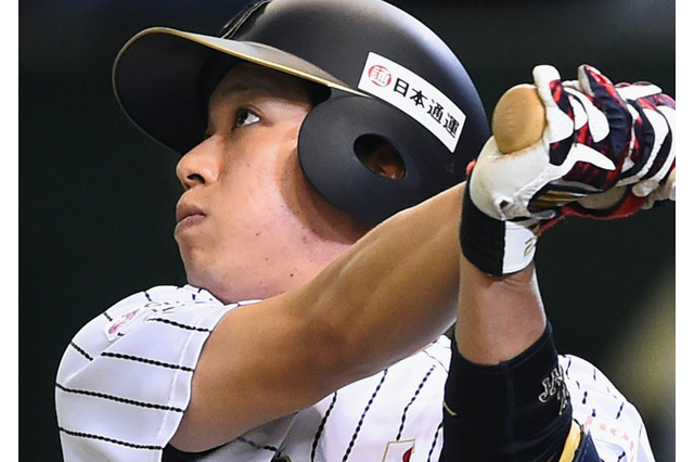 山田哲人、大幅アップの契約更改…青木宣親がサプライズで登場 画像