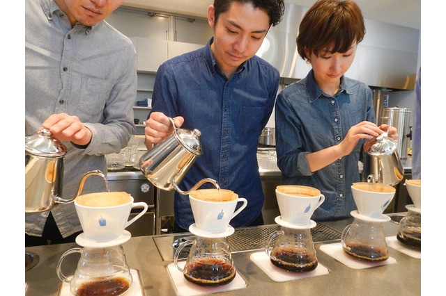 コーヒー「第三の波」は品質重視。ブルーボトル2号店青山カフェにも行列 画像