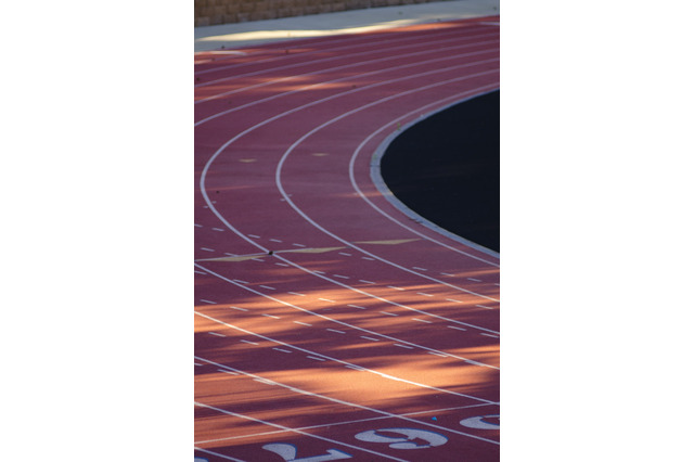 女子4×400mリレーで奇跡の大逆転!途中は全く映されていない赤ユニフォームに注目! 画像
