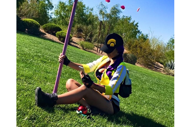 画面から飛び出た?#ポケモンGO女性トレーナーのユニークコスプレ 画像