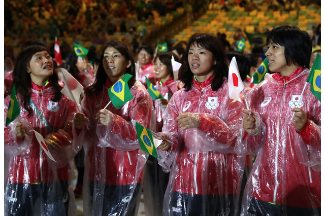 吉田沙保里「笑顔で」…リオ日本選手団に与えた計り知れない功績 画像