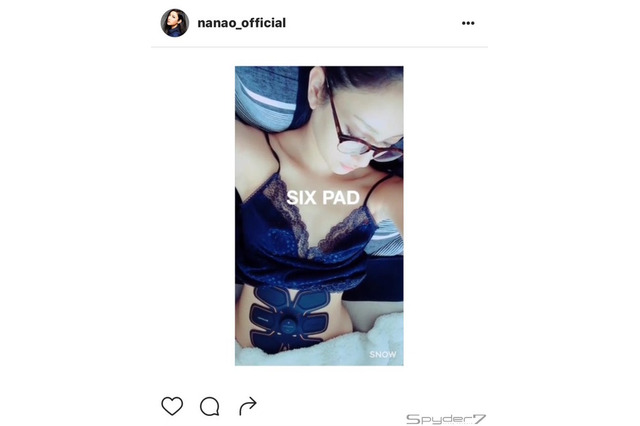 菜々緒、セクシーにSIXPADしてる姿を公開 画像