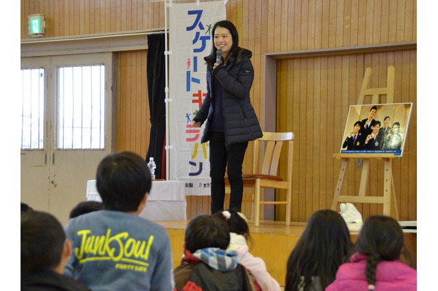 鈴木明子、出張体験型授業で小学生とスケート交流 画像