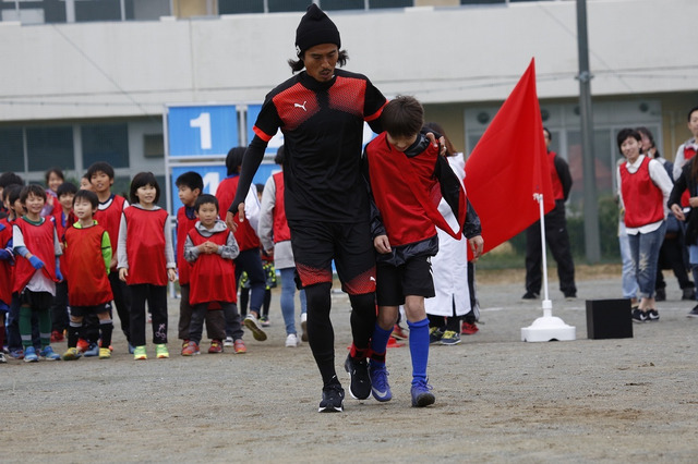 横浜F・マリノスの中澤佑二、子どもと二人三脚「アスリートと一緒に大運動」 画像