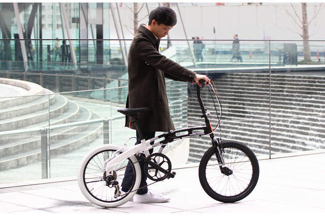 モノトーンカラーの20インチ折りたたみ自転車「202」発売…ドッペルギャンガー 画像