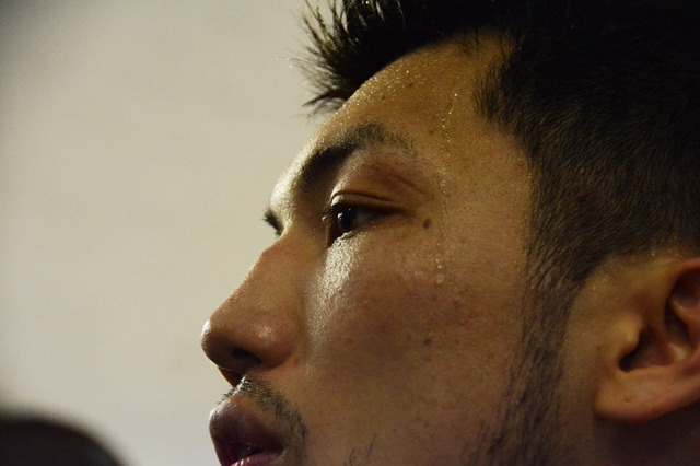 「ボクシングしよう」「やだ」練習後の村田諒太を待つ、グローブを持った息子 画像