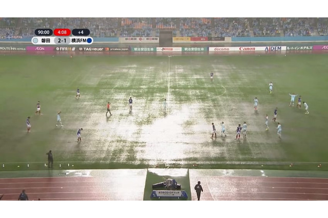 水球か！静岡スタジアム・エコパの「ずぶ濡れピッチ」が酷すぎると話題に 画像