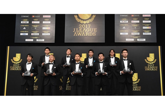 J1全306試合を完全観戦!芸人ワッキーが選ぶ今季の「ベストイレブン」は? 画像