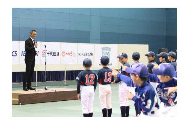 イチローがまさかの即興「R.Y.U.S.E.I.」ダンス…華麗ステップに会場大歓声 画像