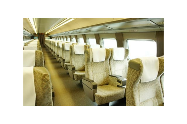 力士が新幹線で…大きすぎて座れないとき、どうする？大相撲幕内格行司が語る 画像