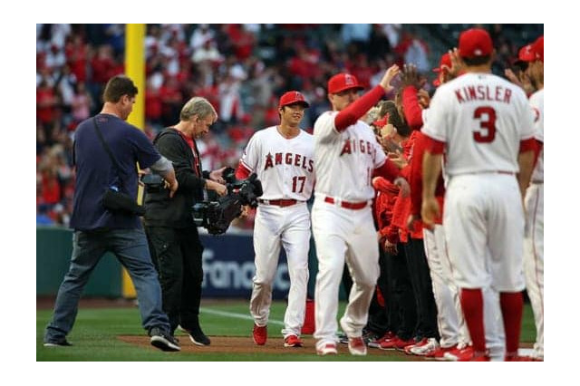 大谷翔平、本拠地に初お目見え…セレモニーの大歓声は主砲プホルスに匹敵 画像