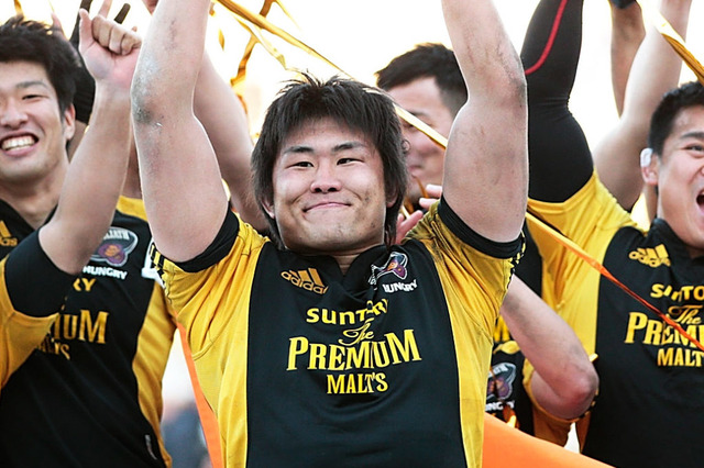 真壁伸弥、何故かゴルフクラブを手に「うまくなるためにウエイトトレーニング開始！」 画像