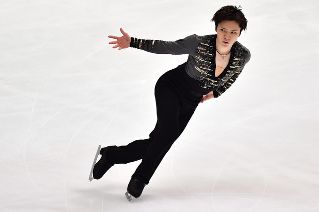 卓球を練習する宇野昌磨が本気モード？感じられる兄弟仲の良さ 画像