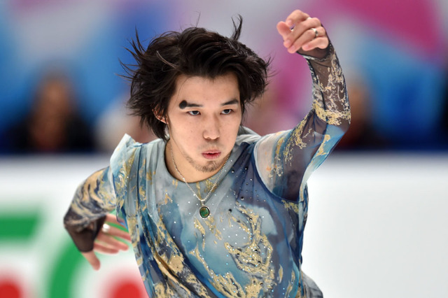 無良崇人の指先で小さな橋本誠也がクルクル～？練習中の一コマが面白い 画像