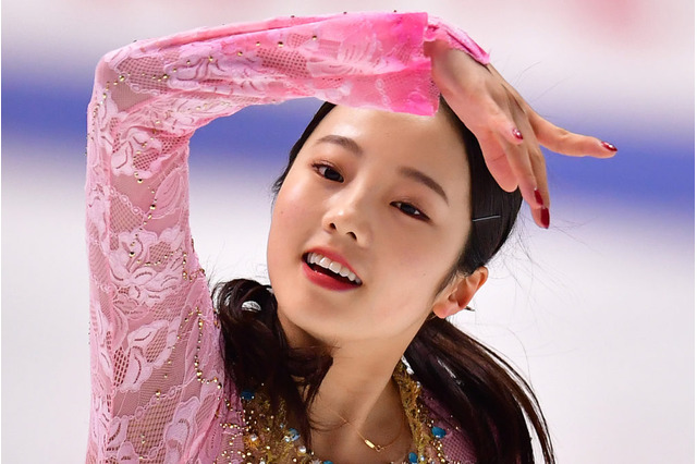 「ツーショット可愛すぎて……」本田真凜・望結姉妹が仲良し自撮り公開 画像