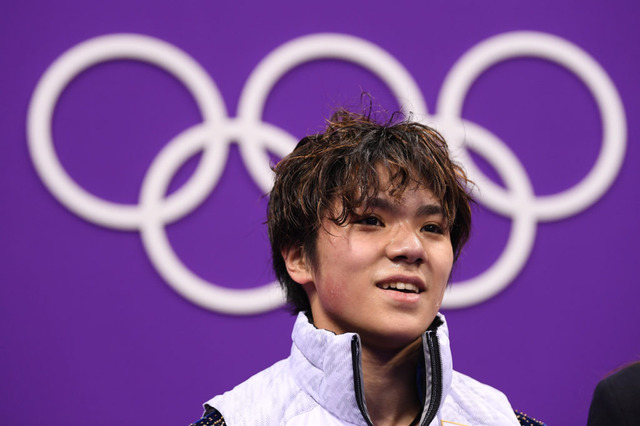 宇野昌磨のカツラ姿に「オカザえもんか」「グループサウンズっぽい」の声 画像