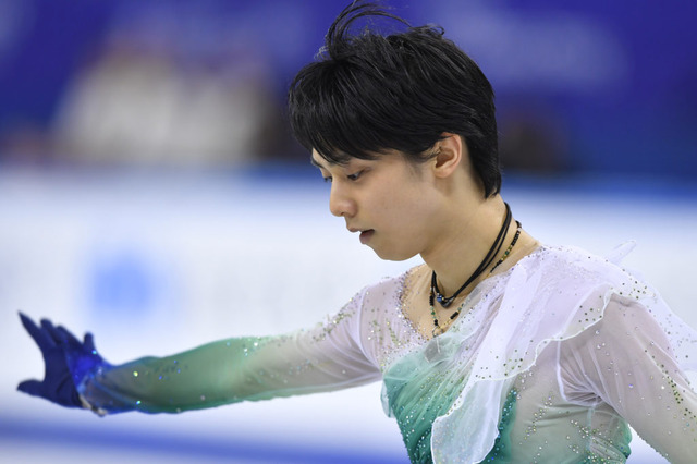 羽生結弦の背中に見える「謎の棒」…正体はラケット？はたまた魔法のステッキ？ 画像