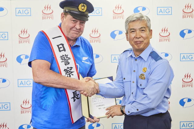 オールブラックス・ハンセンHCが別府警察署の一日署長に　旅行者や市民へ交通安全を啓発 画像