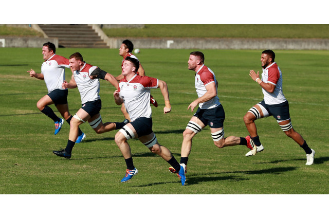 イングランド代表、サンゴリアス大越元気に感謝のサイン入りジャージ「練習を手伝ってくれてありがとう」 画像