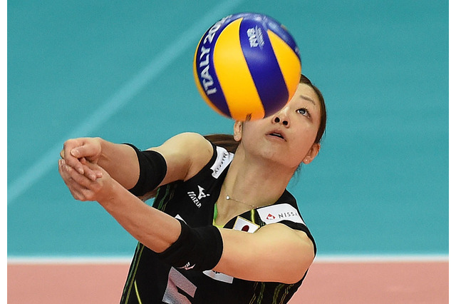 佐藤あり紗が姉との幼少期ツーショット 「蟹の服着てるのが一番面白い」 画像