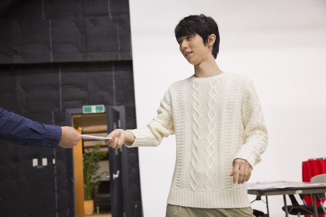 羽生結弦が『#ガーナ半分こチャレンジ』に挑戦 「うわ~緊張する~!!」 画像