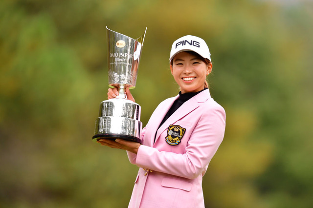 渋野日向子、定由早織キャディーの誕生日を祝福 タッグを組んでの初勝利は「一生忘れない最高の瞬間」 画像