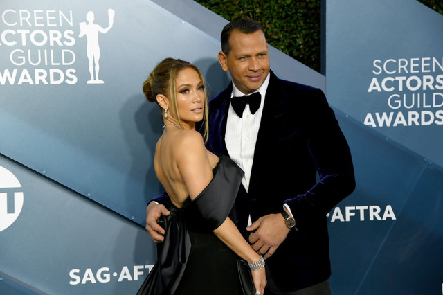 アレックス・ロドリゲス、婚約者ジェニファー・ロペスのハーフタイムショーに大喜び「君を誇りに思うよ」 画像
