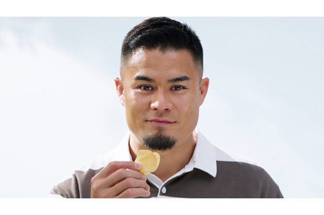田村優、食レポ演技に初トライ　ポテトチップスを無心で食らう新CM 画像