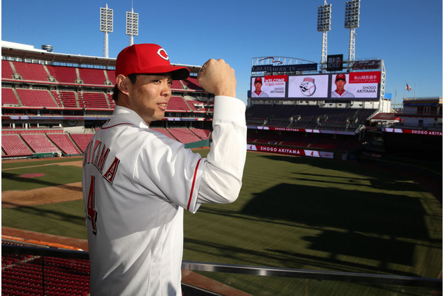 秋山翔吾がキャンプ地入り 「ハロー、グッドイヤー」　米メディアの成績予想システムはレッズの地区優勝を予想 画像