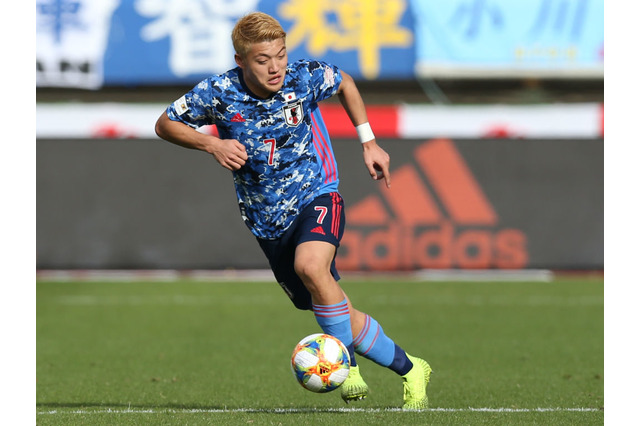 堂安律が実家で愛犬とともに　束の間の休息を終え「戦いの舞台」オランダへ戻る 画像