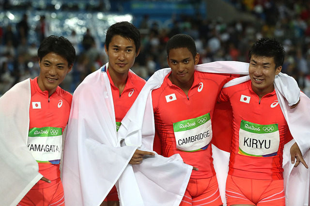 リオ五輪男子400メートルリレーのメンバーが“伝説のバトンリレー”をリモートで再現 画像