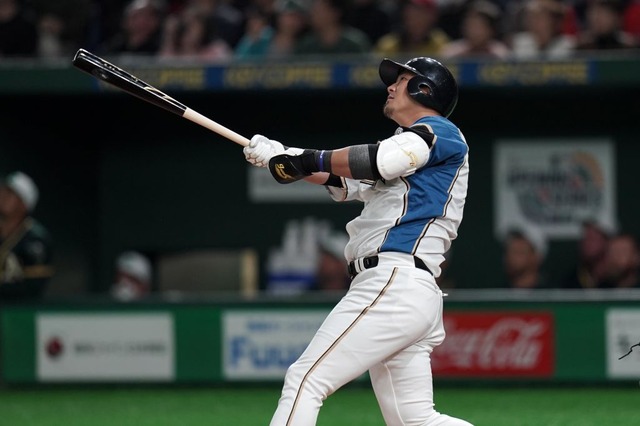 日本ハムの選手たちが母の日に花束を 「全国のお母さんありがとう」 画像