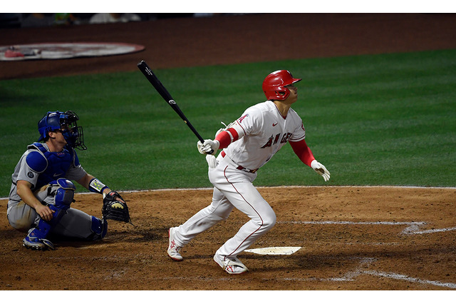 【MLB】「彼はスーパーヒューマン」 大谷翔平、右手1本のフェンス直撃打に現地実況も感嘆の声 画像