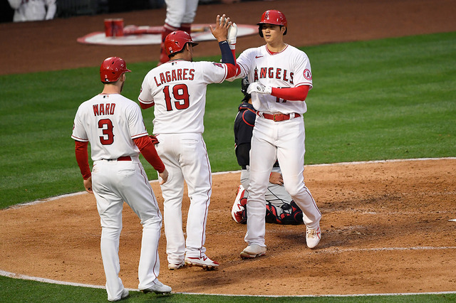 【MLB】大谷翔平、“悪球打ち”の特大弾で波紋広がる　NFLスター選手も「オオタニはやば過ぎる」 画像